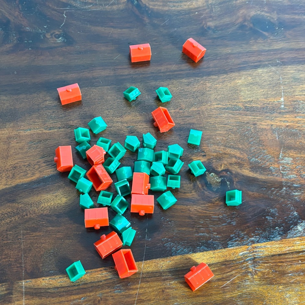 Vintage 1985 Monopoly Replacement Pieces Red Hotels Green Houses‎ Plastic Tokens
